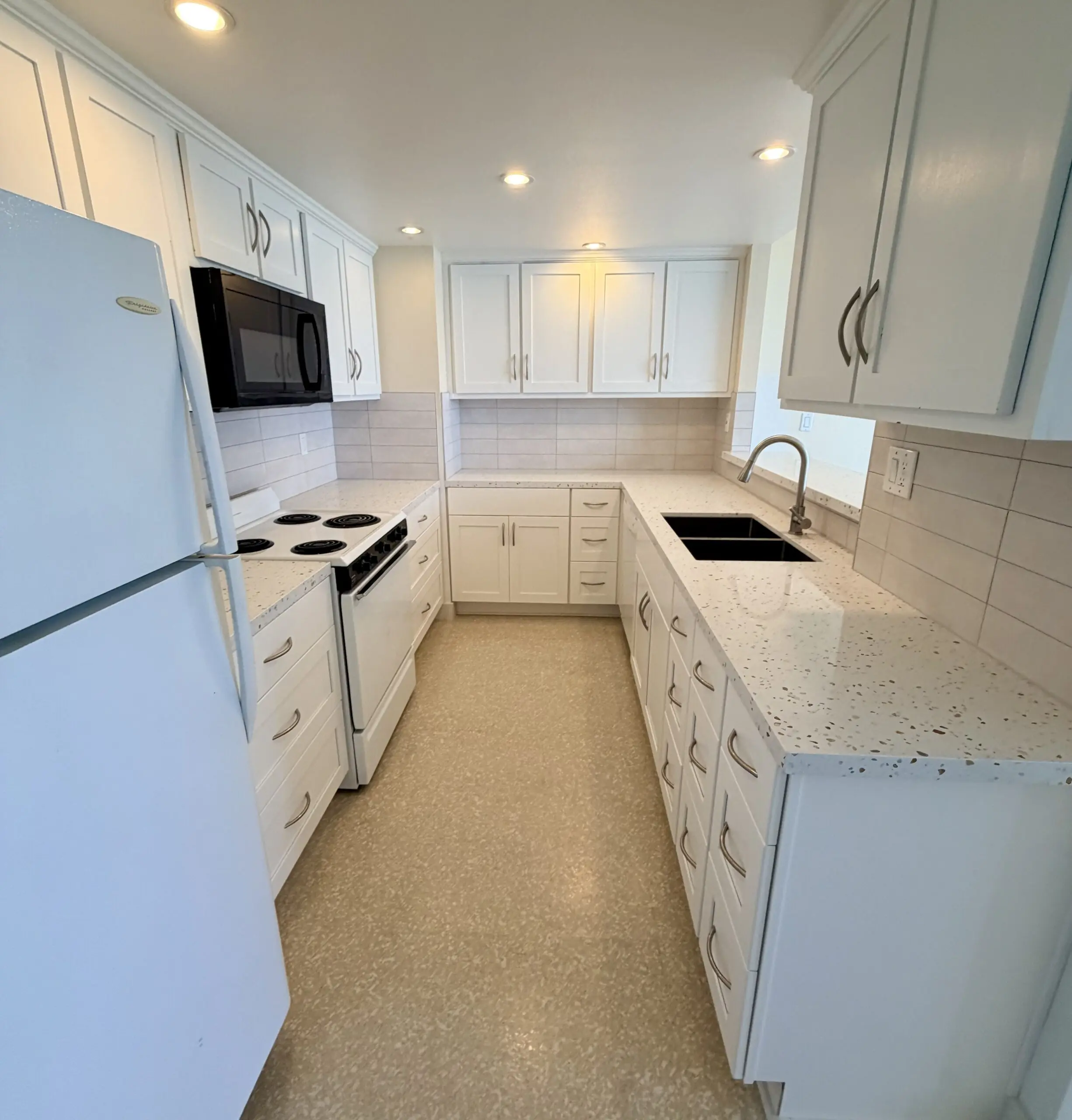 Long Beach Kitchen Renovation: Style Meets Affordability